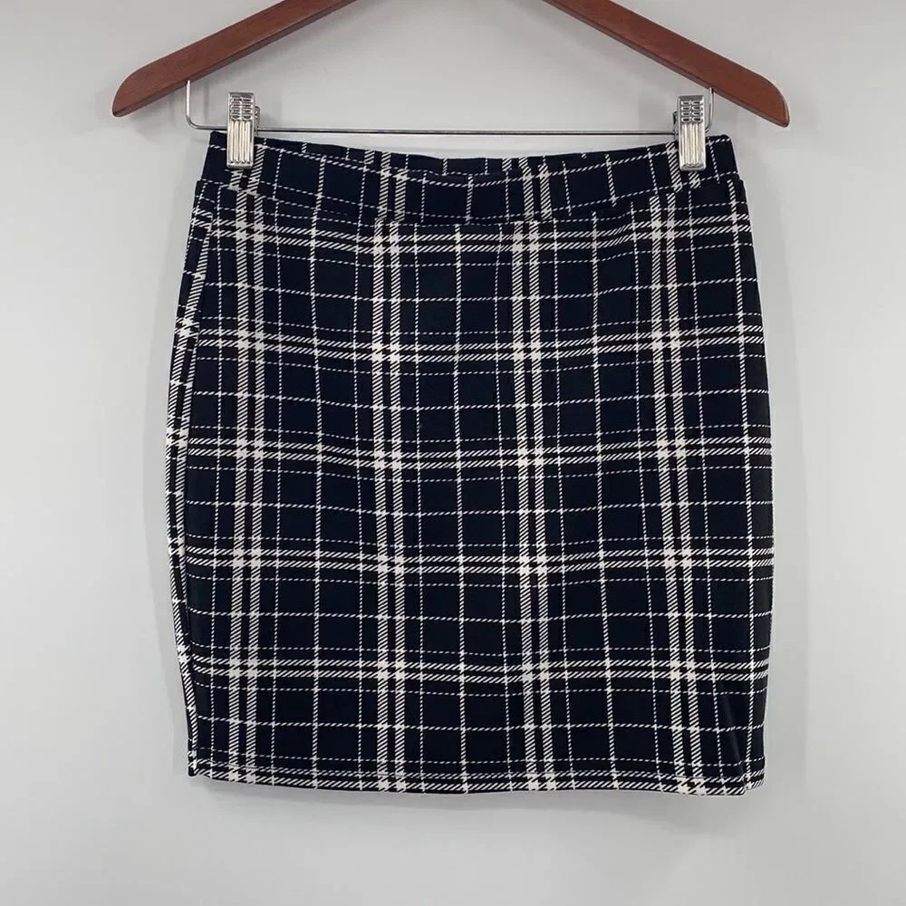 3For$20 SHEIN Black & White Plaid Skirt size: 6